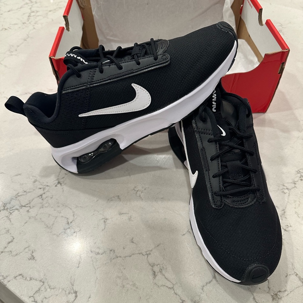 NIB! Nike Air Interlock Lite Sneakers